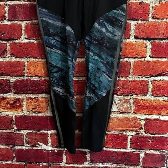 Lululemon leggings size 8 - Picture 8 of 9